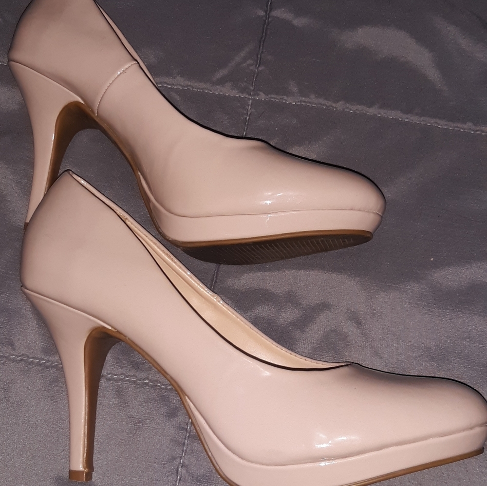 Cream heels - Picture 3 of 3